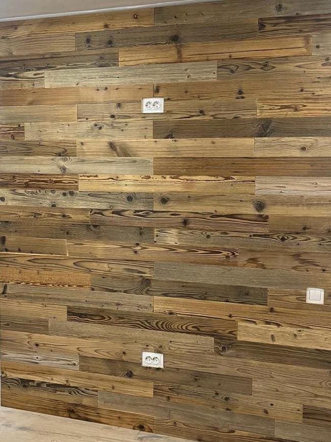 3-ох шарова плита хвойних порід (мозаїка), для інтерʼєру, також використовується для виготовлення дверей.